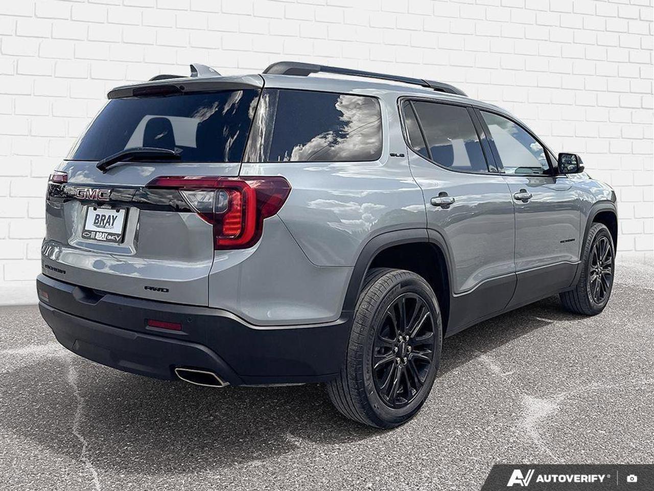 2023 GMC Acadia SLE TRAILERING PKG. 6 PASSENGER SEATING. Photo