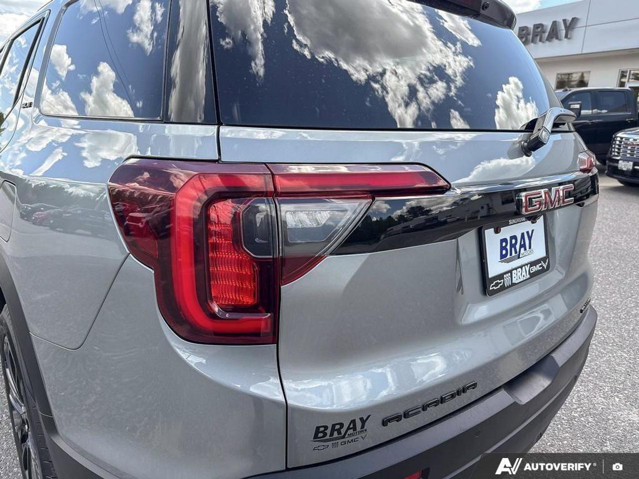 2023 GMC Acadia SLE TRAILERING PKG. 6 PASSENGER SEATING. Photo