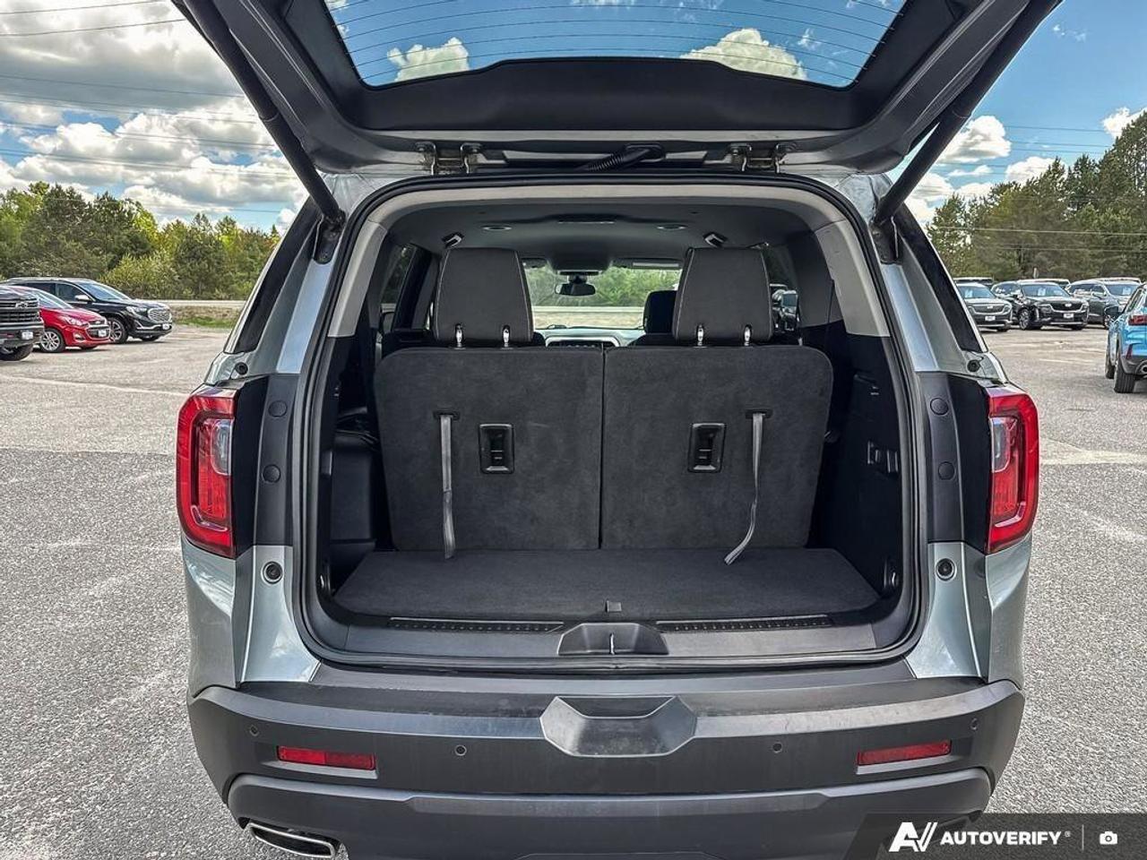 2023 GMC Acadia SLE TRAILERING PKG. 6 PASSENGER SEATING. Photo