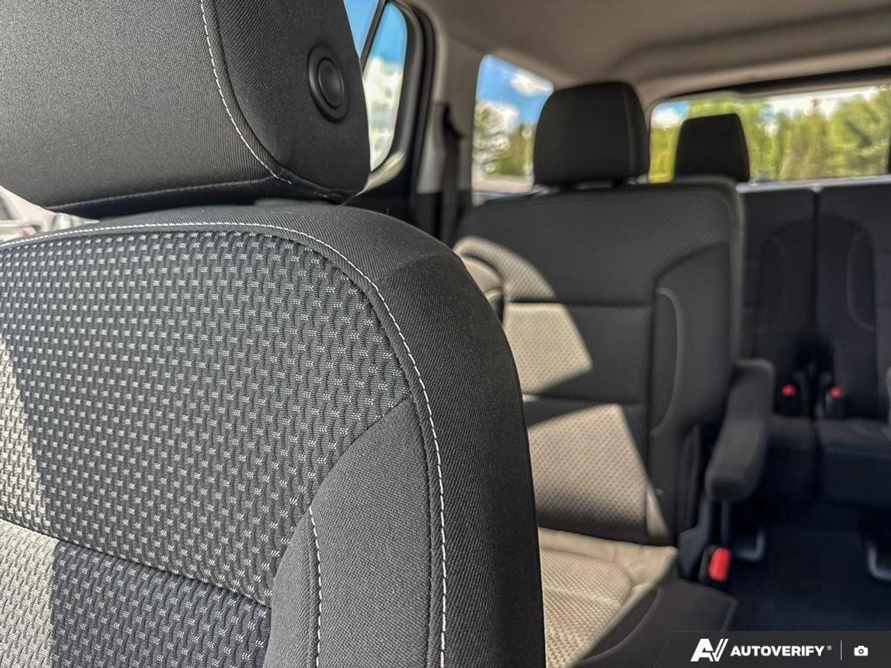 2023 GMC Acadia SLE TRAILERING PKG. 6 PASSENGER SEATING. Photo