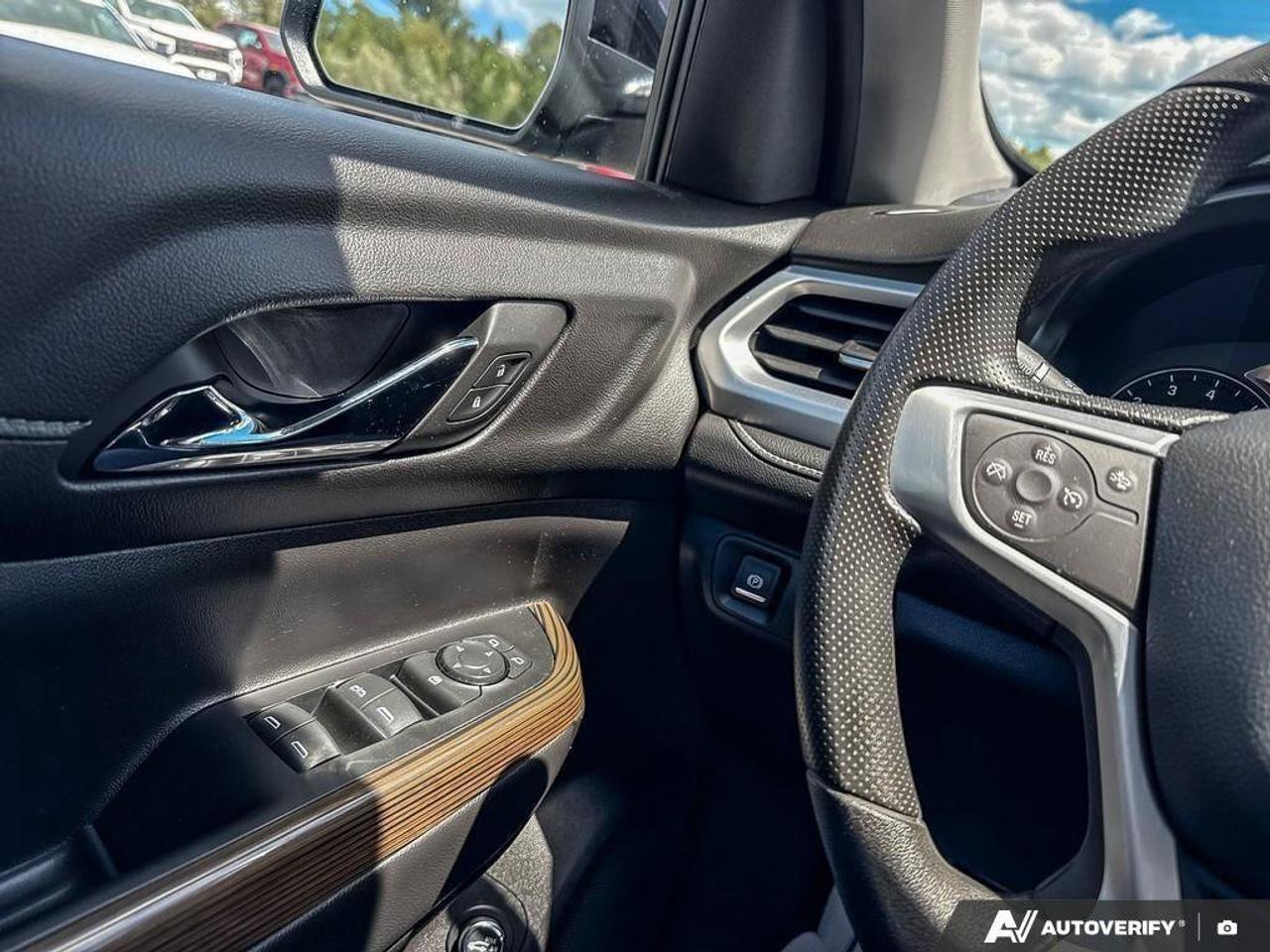 2023 GMC Acadia SLE TRAILERING PKG. 6 PASSENGER SEATING. Photo
