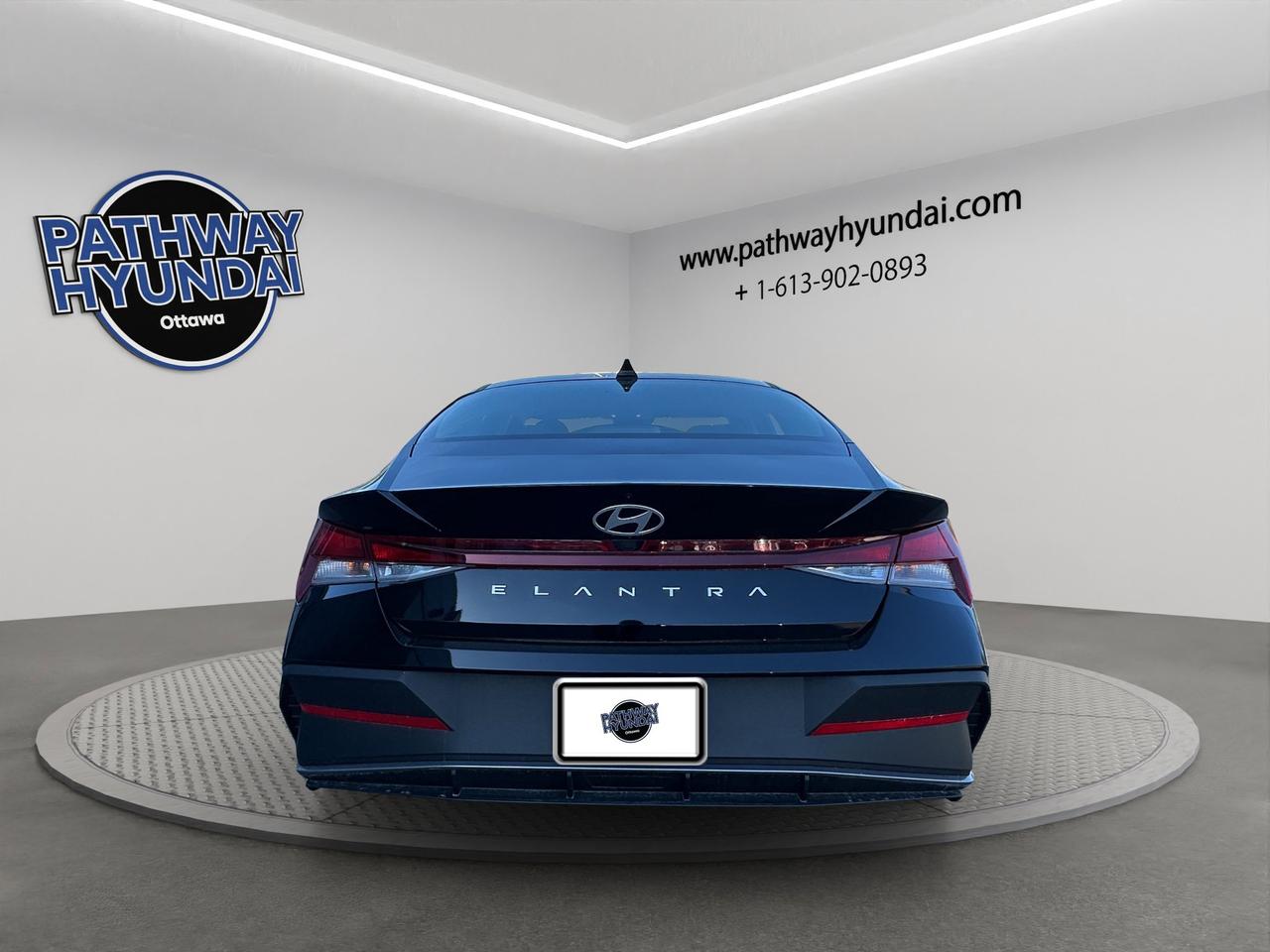 2025 Hyundai Elantra Preferred | Reverse Cam | Heated Seats Photo4