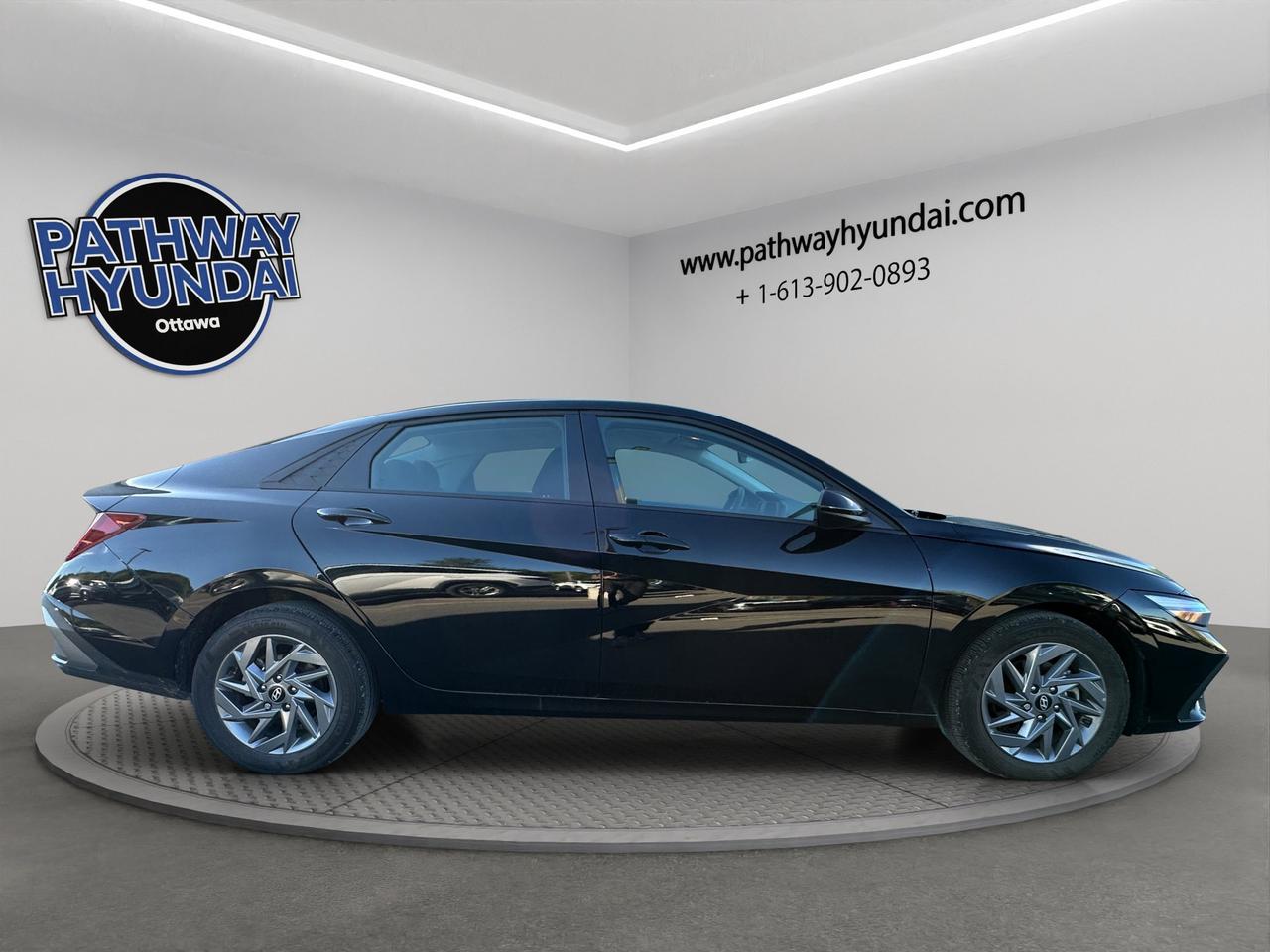 2025 Hyundai Elantra Preferred | Reverse Cam | Heated Seats Photo