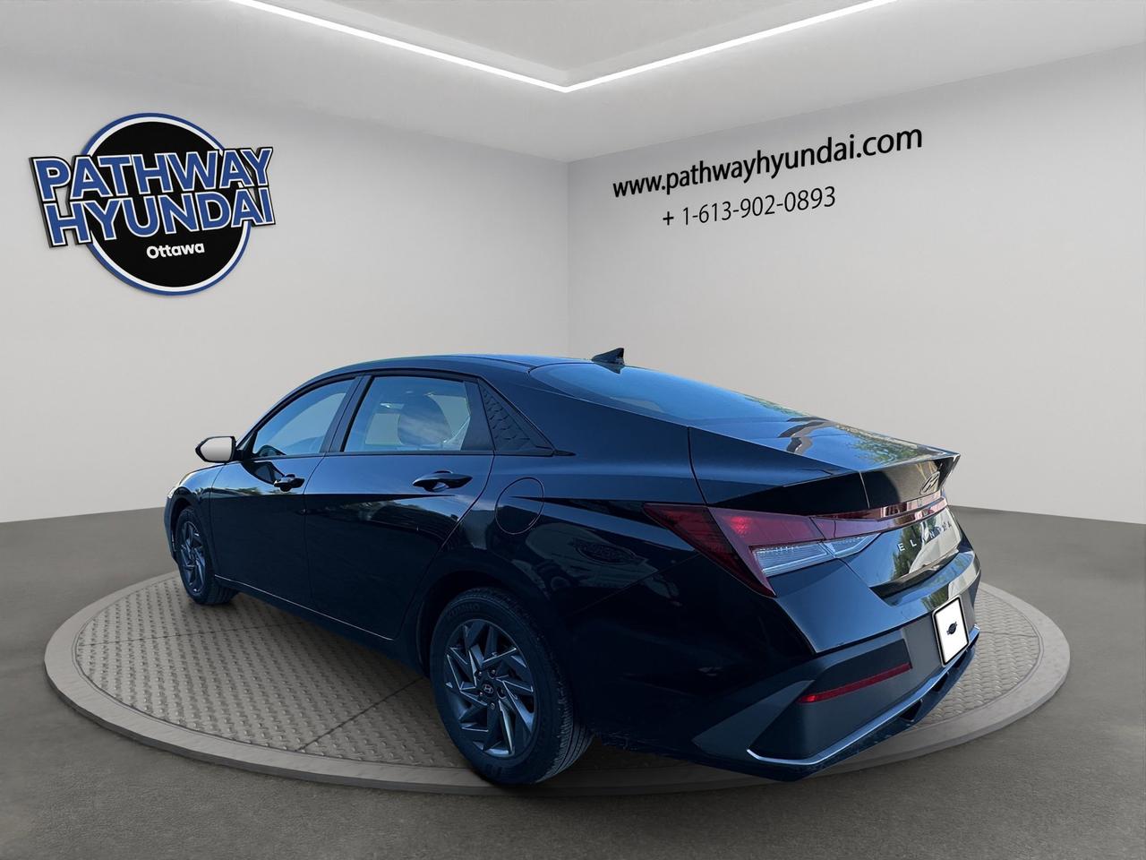 2025 Hyundai Elantra Preferred | Reverse Cam | Heated Seats Photo