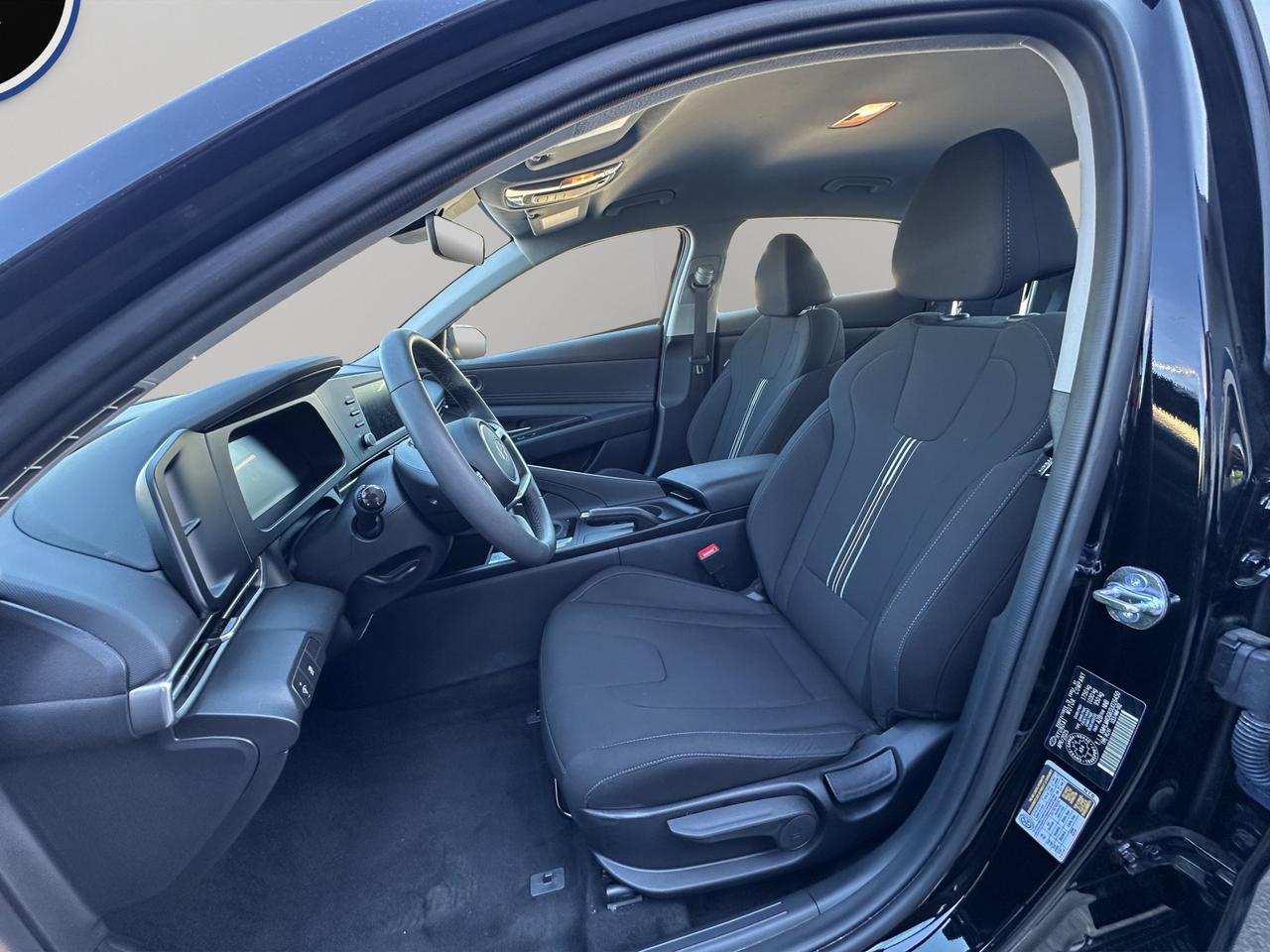 2025 Hyundai Elantra Preferred | Reverse Cam | Heated Seats Photo