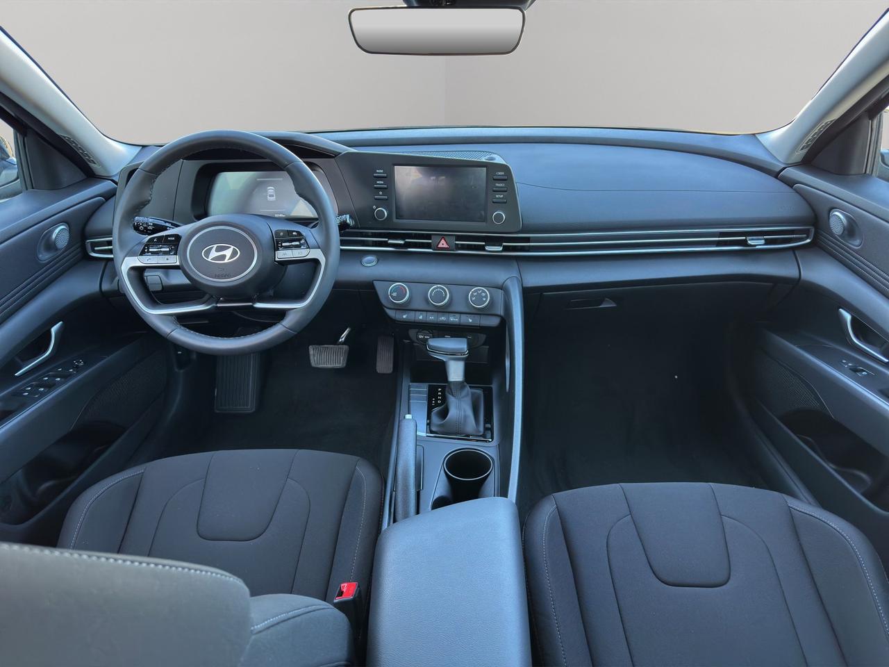 2025 Hyundai Elantra Preferred | Reverse Cam | Heated Seats Photo