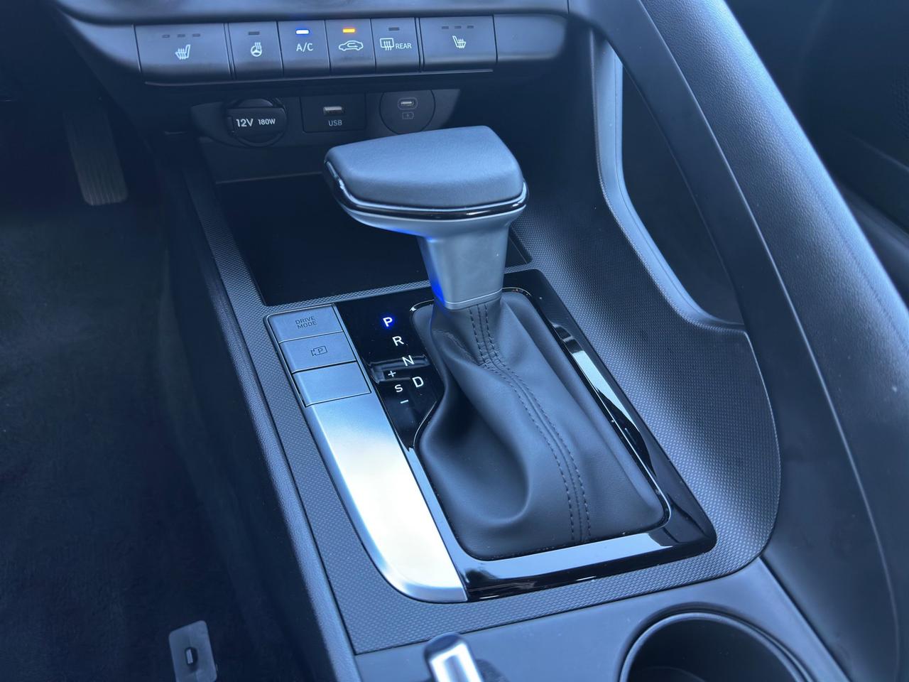 2025 Hyundai Elantra Preferred | Reverse Cam | Heated Seats Photo