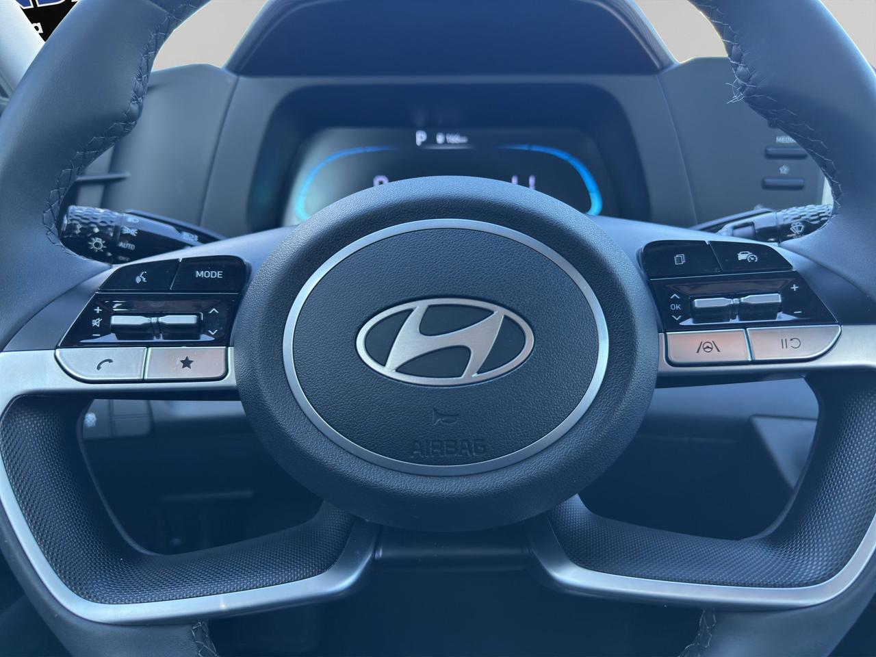 2025 Hyundai Elantra Preferred | Reverse Cam | Heated Seats Photo
