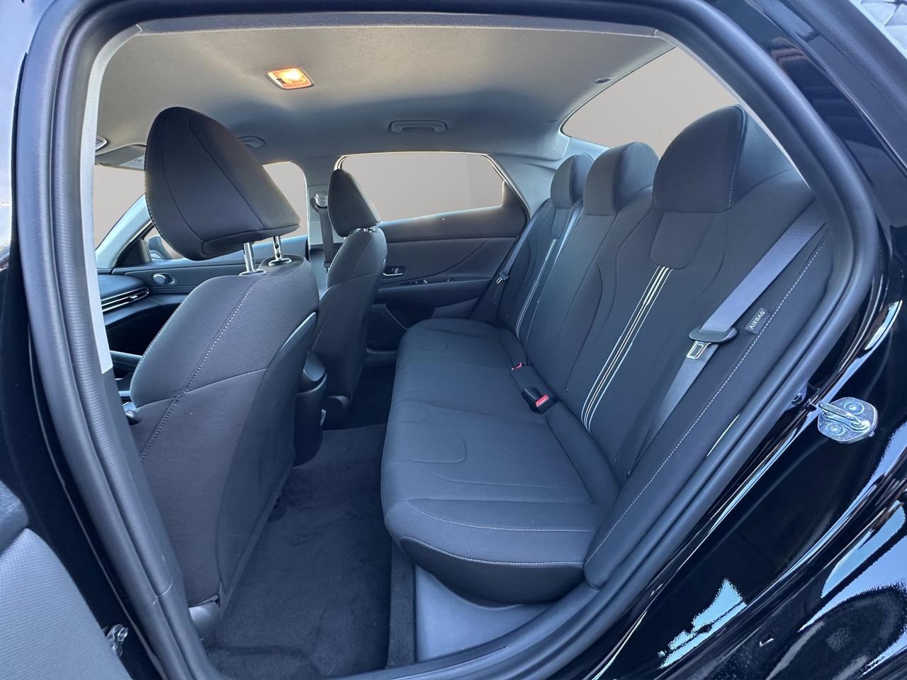 2025 Hyundai Elantra Preferred | Reverse Cam | Heated Seats Photo