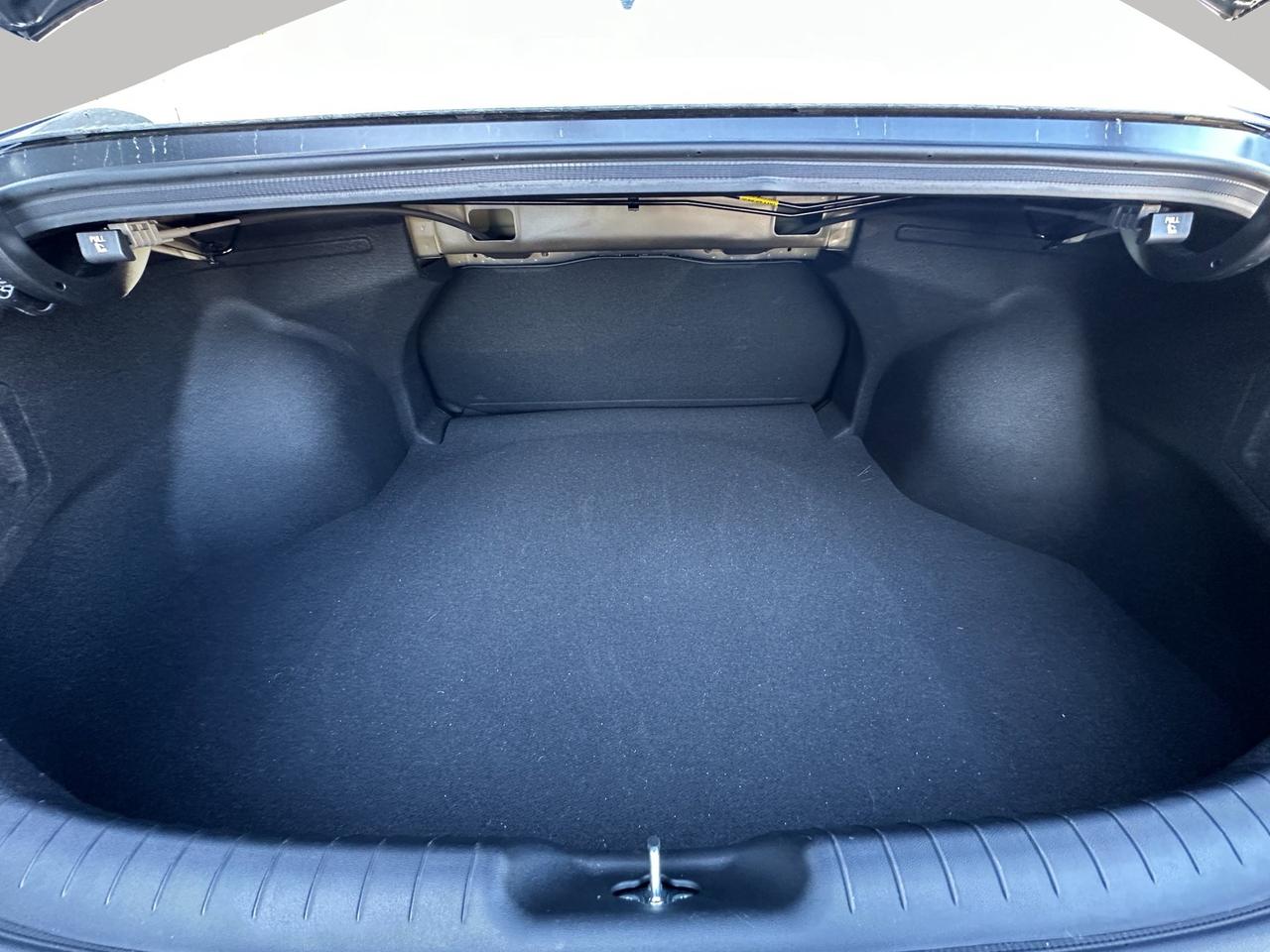 2025 Hyundai Elantra Preferred | Reverse Cam | Heated Seats Photo