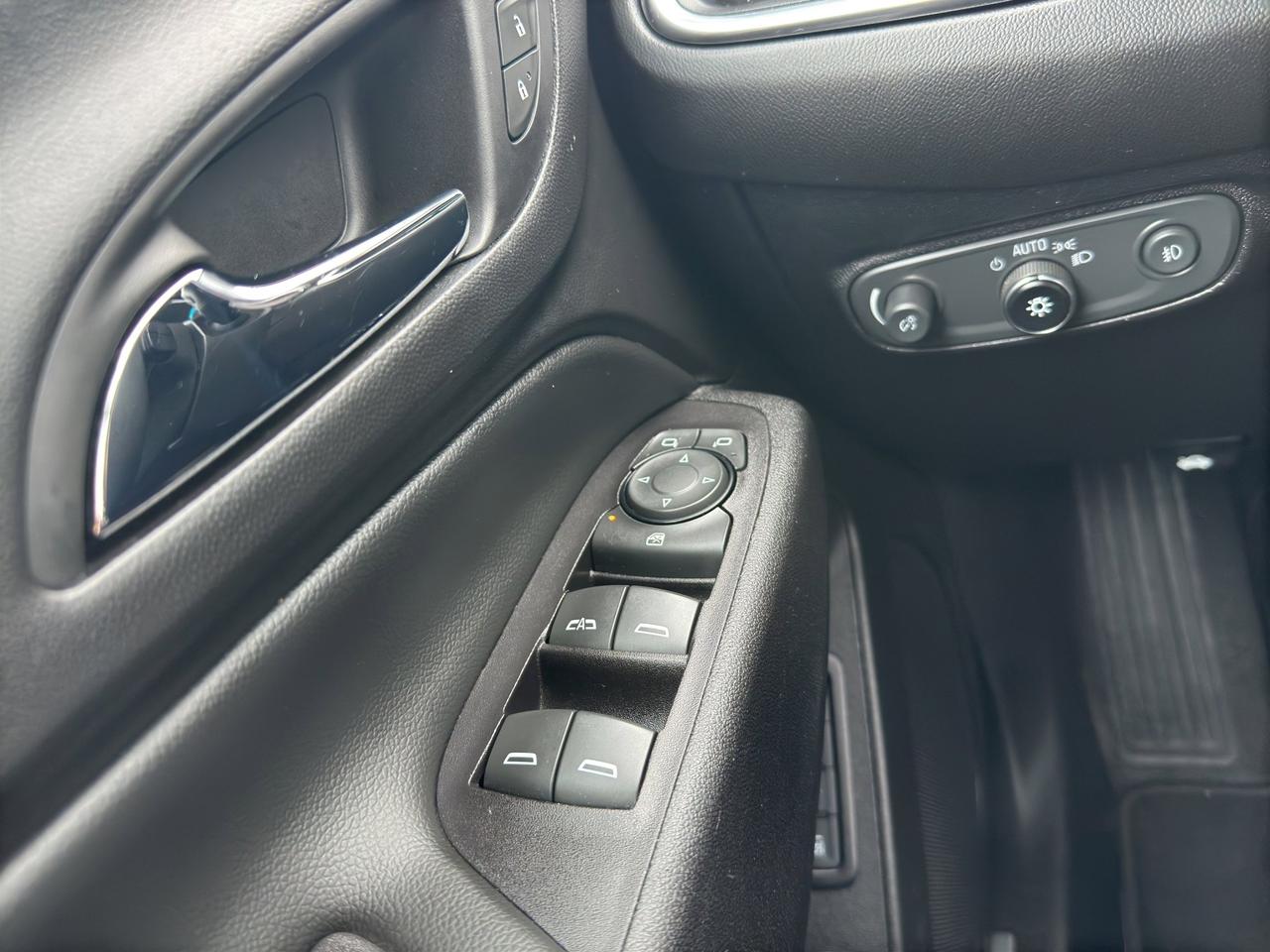 2018 Chevrolet Equinox Premier | Reverse Cam | Heated Seats Photo