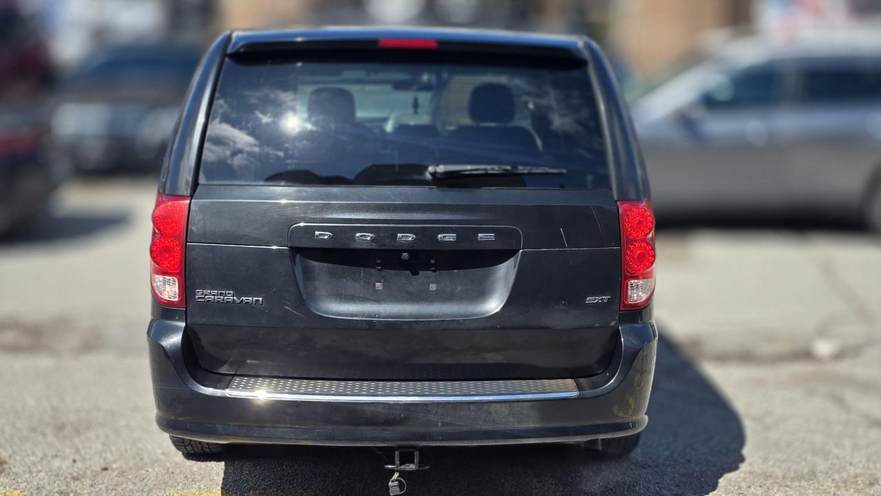 2014 Dodge Grand Caravan SXT Photo3