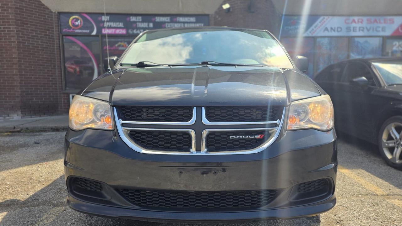 2014 Dodge Grand Caravan SXT Photo4