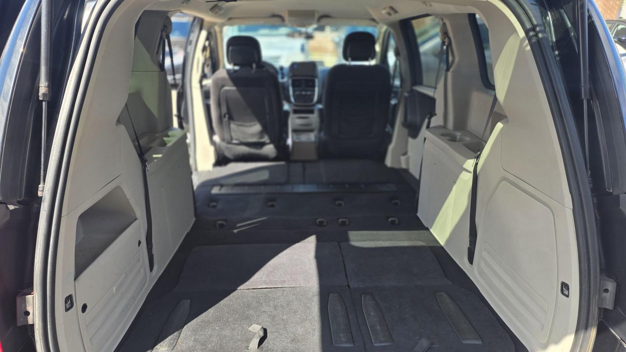 2014 Dodge Grand Caravan SXT Photo