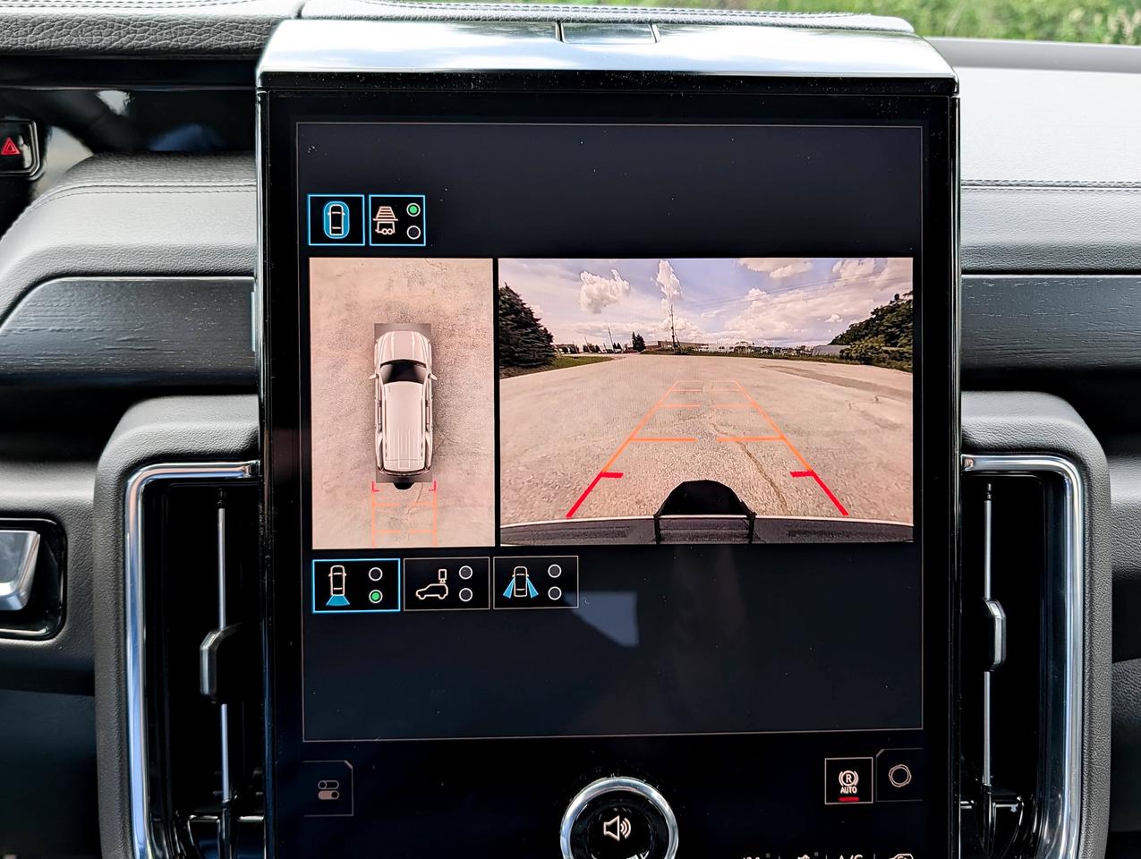 2026 GMC Yukon Denali Photo