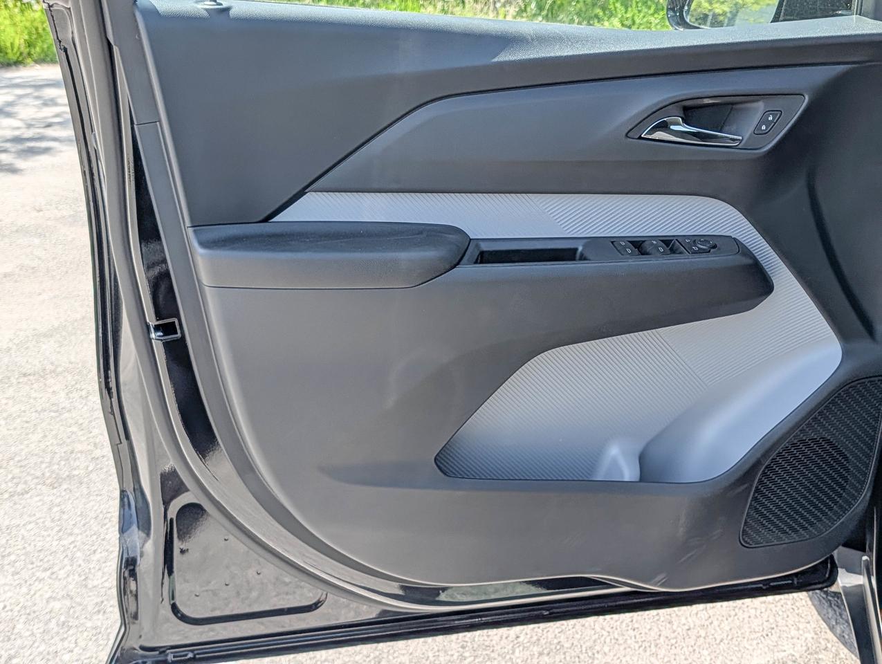 2027 Chevrolet Bolt LT Photo