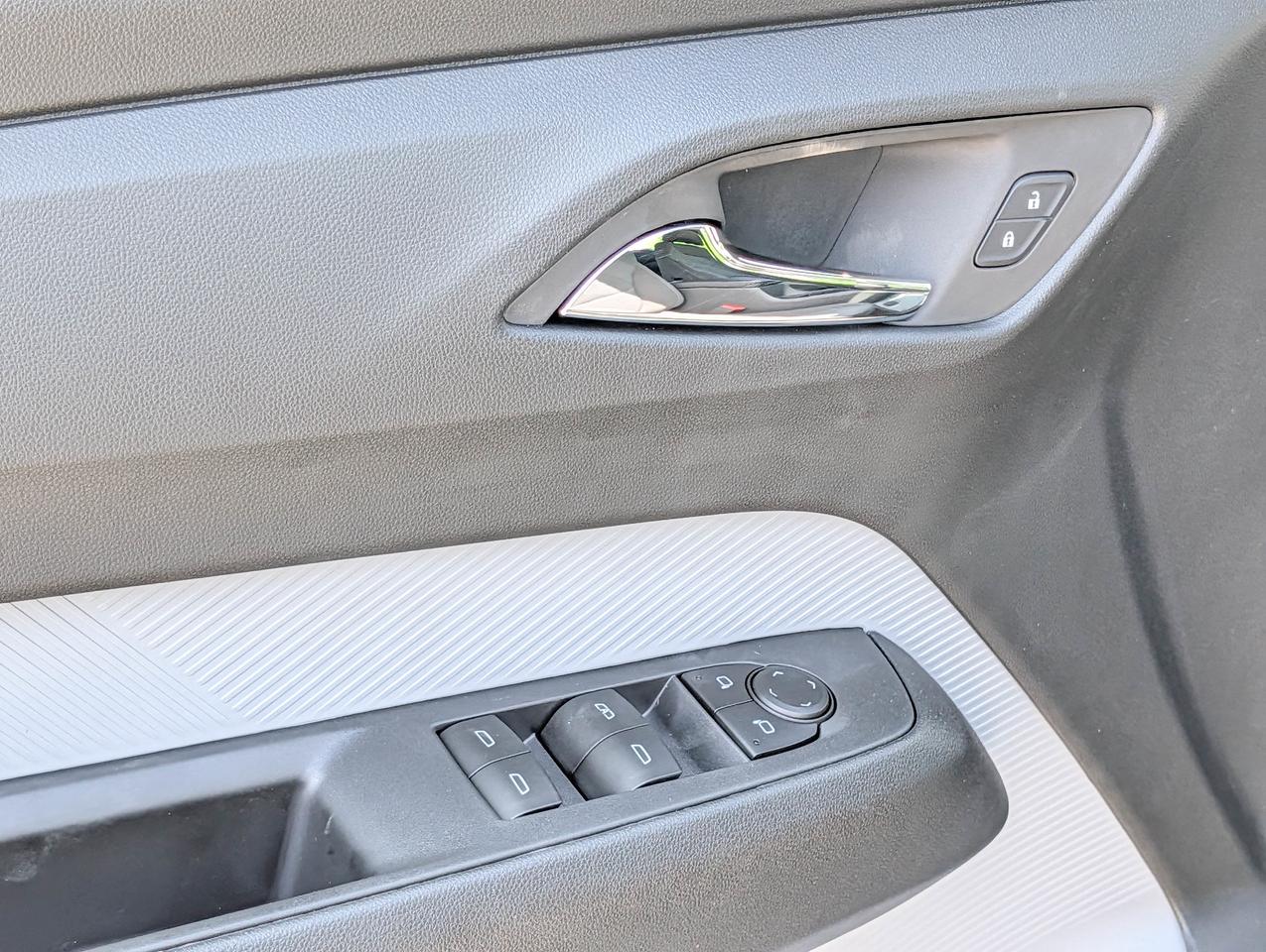 2027 Chevrolet Bolt LT Photo