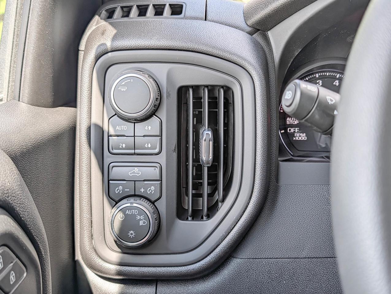 2026 Chevrolet Silverado 1500 Custom Trail Boss Photo