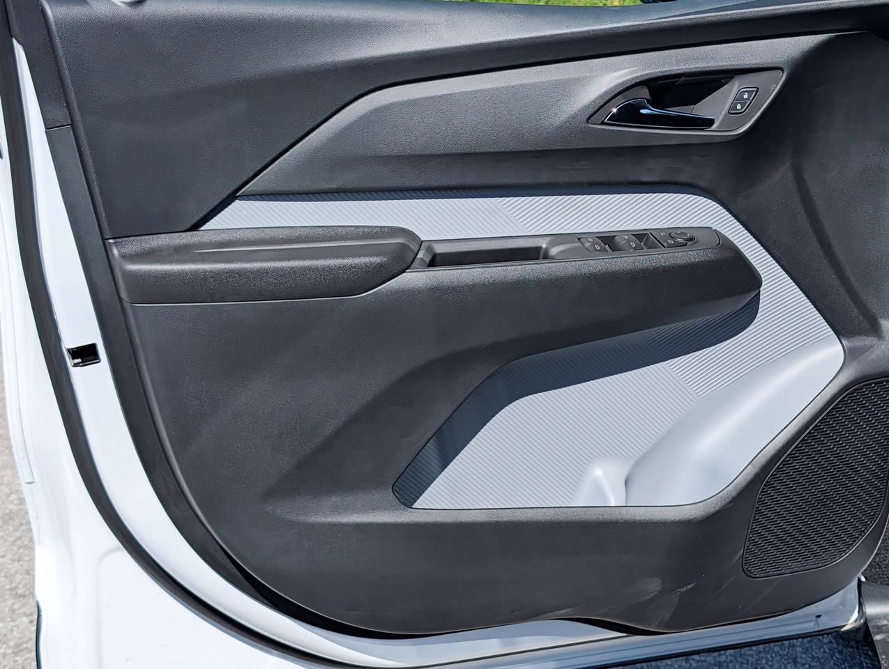 2027 Chevrolet Bolt LT Photo