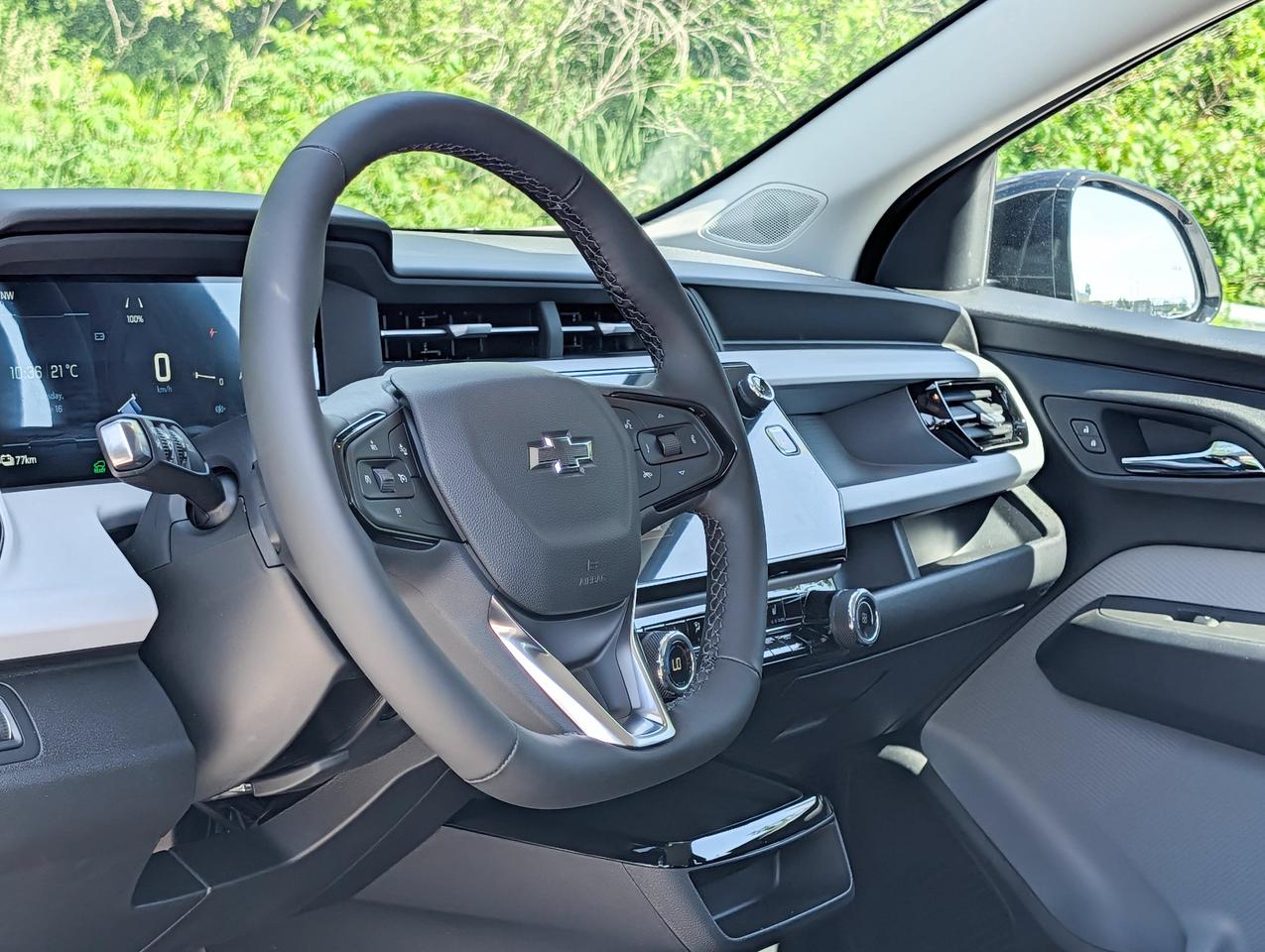 2027 Chevrolet Bolt LT Photo