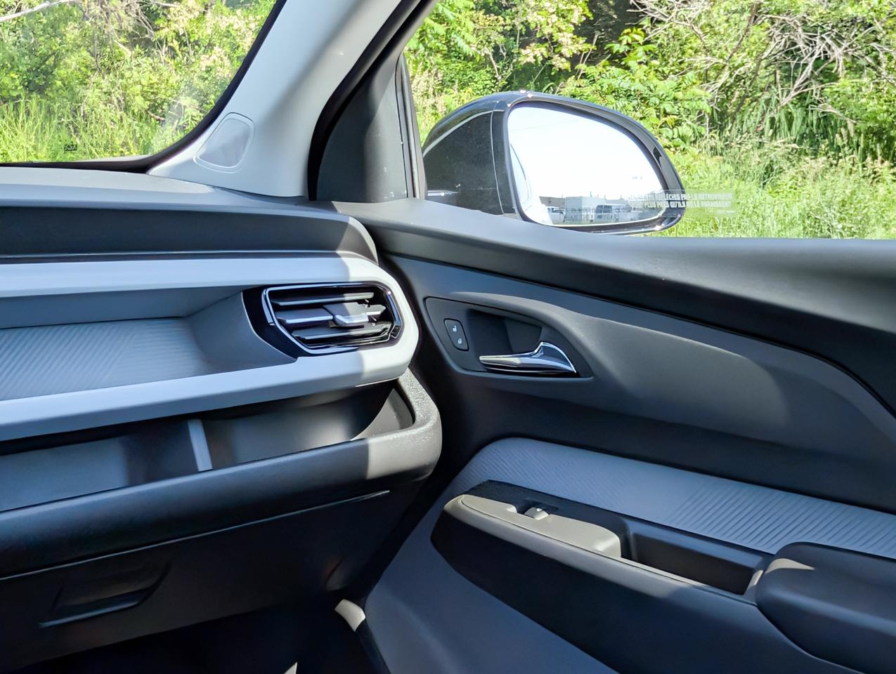 2027 Chevrolet Bolt LT Photo