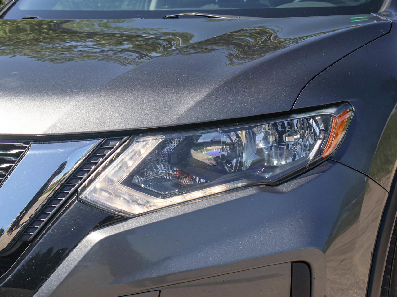 2019 Nissan Rogue SV Photo