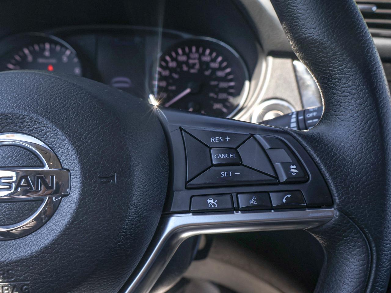 2019 Nissan Rogue SV Photo