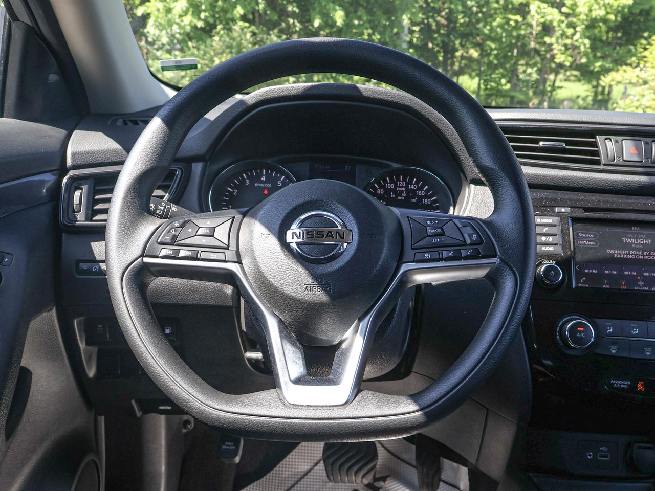2019 Nissan Rogue SV Photo