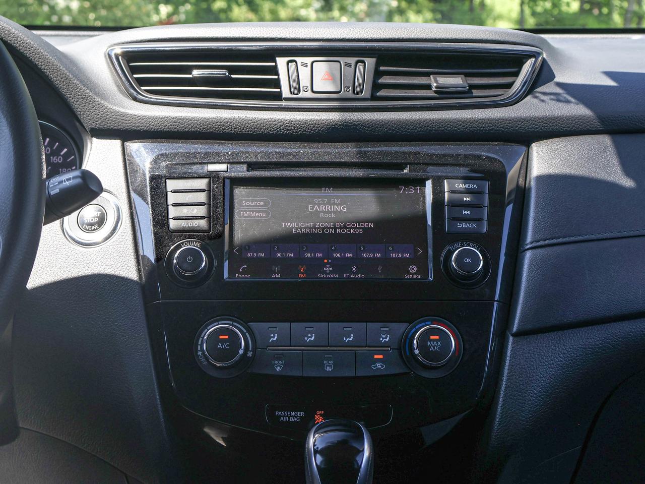 2019 Nissan Rogue SV Photo