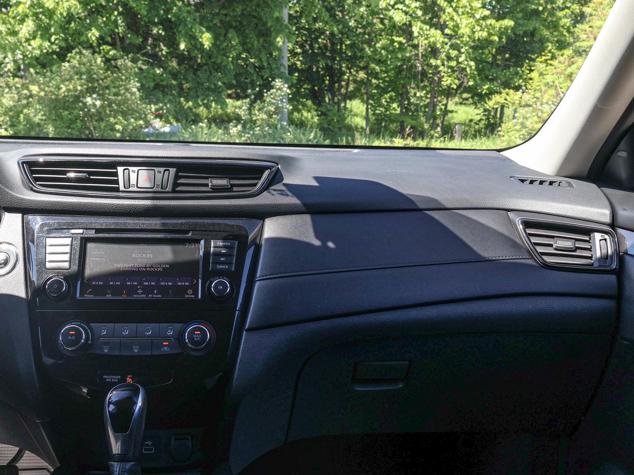 2019 Nissan Rogue SV Photo