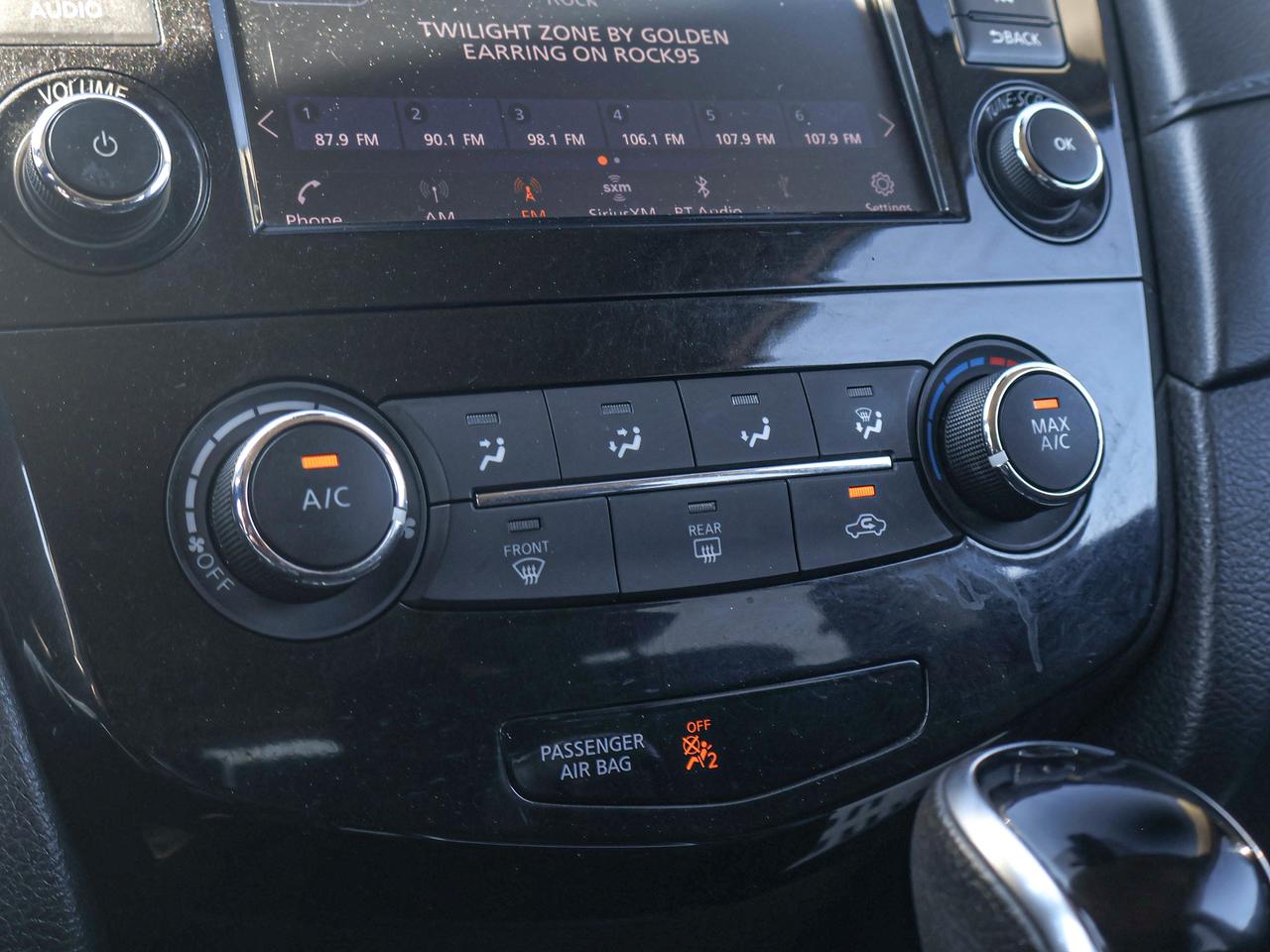 2019 Nissan Rogue SV Photo