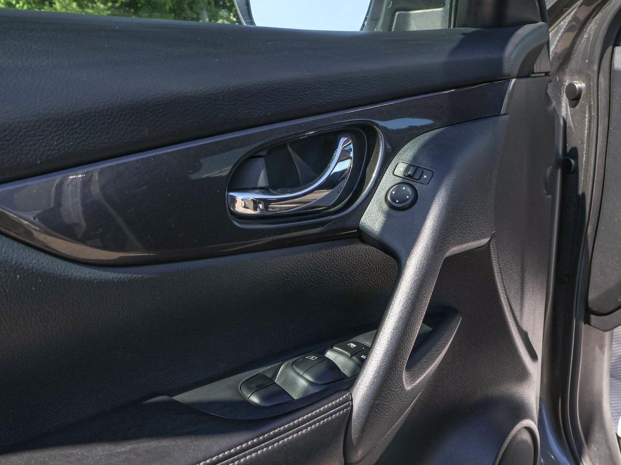 2019 Nissan Rogue SV Photo