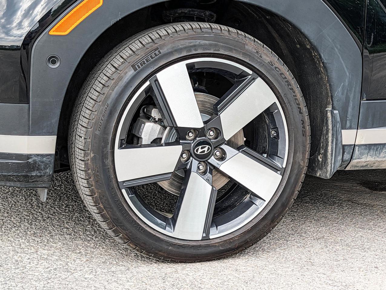 2025 Hyundai Santa Fe Luxury Photo