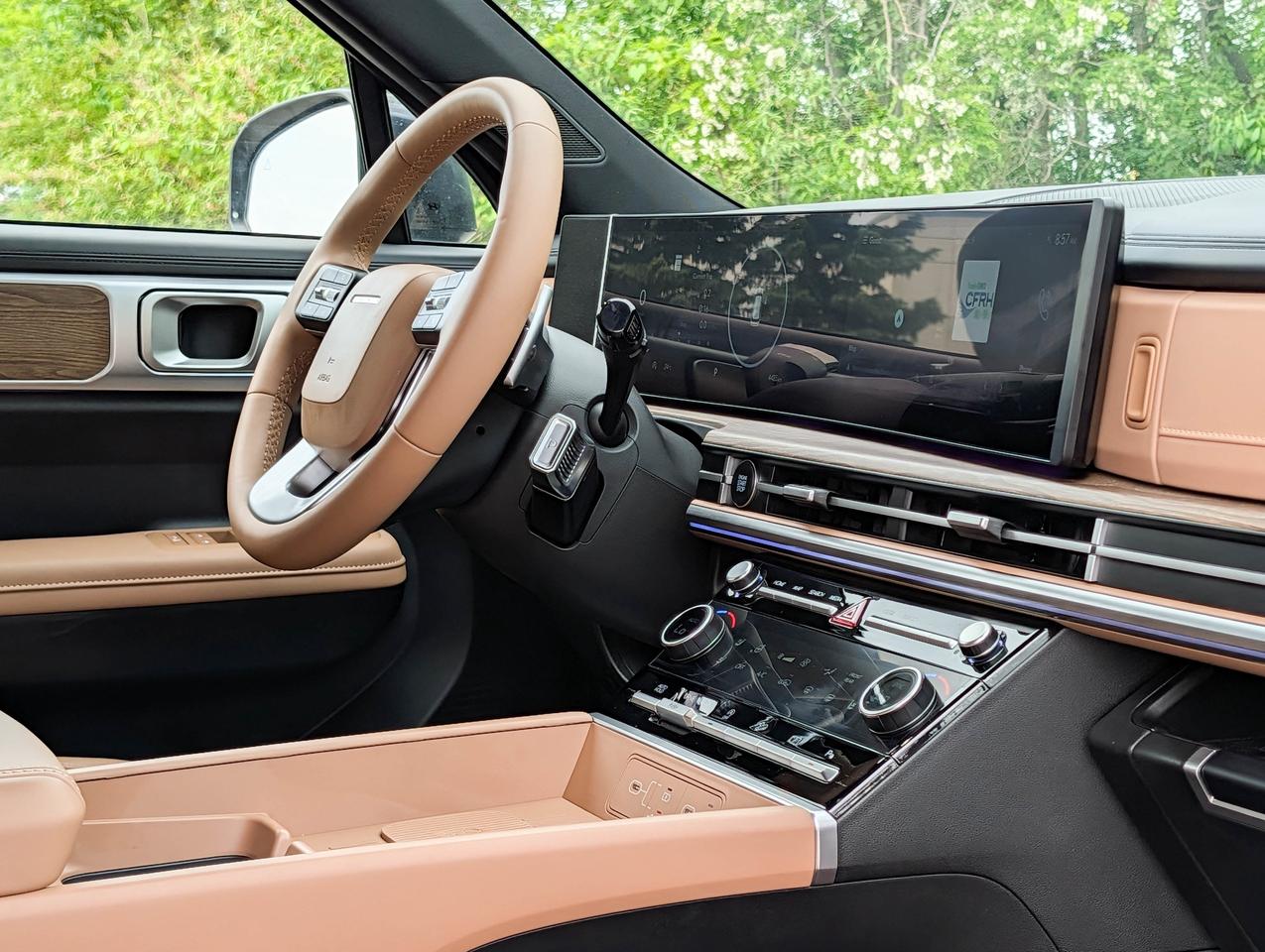 2025 Hyundai Santa Fe Luxury Photo