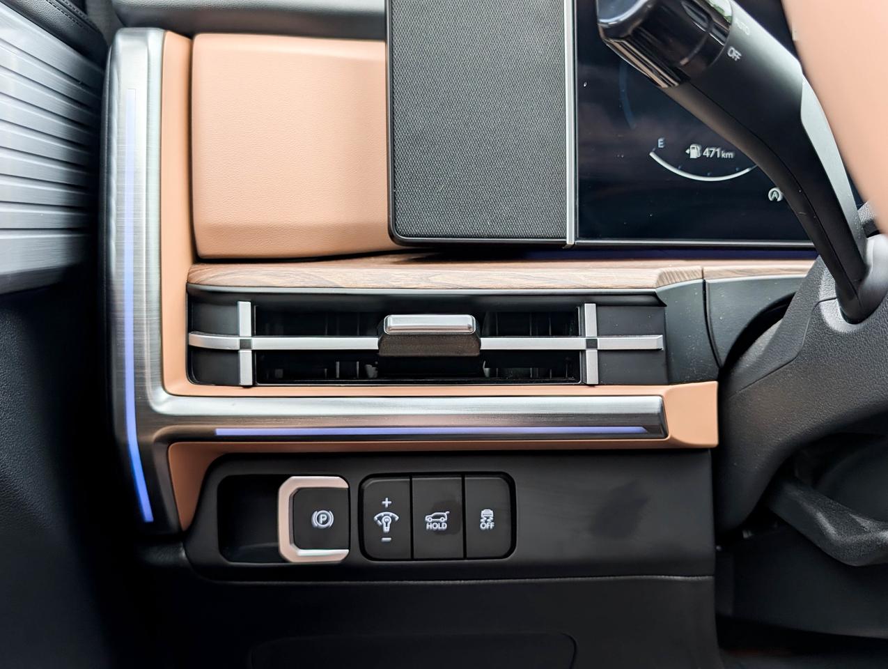 2025 Hyundai Santa Fe Luxury Photo