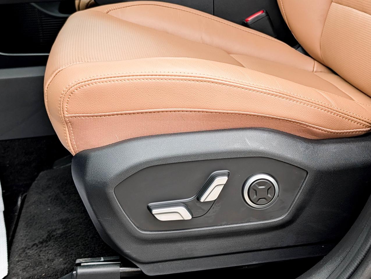 2025 Hyundai Santa Fe Luxury Photo