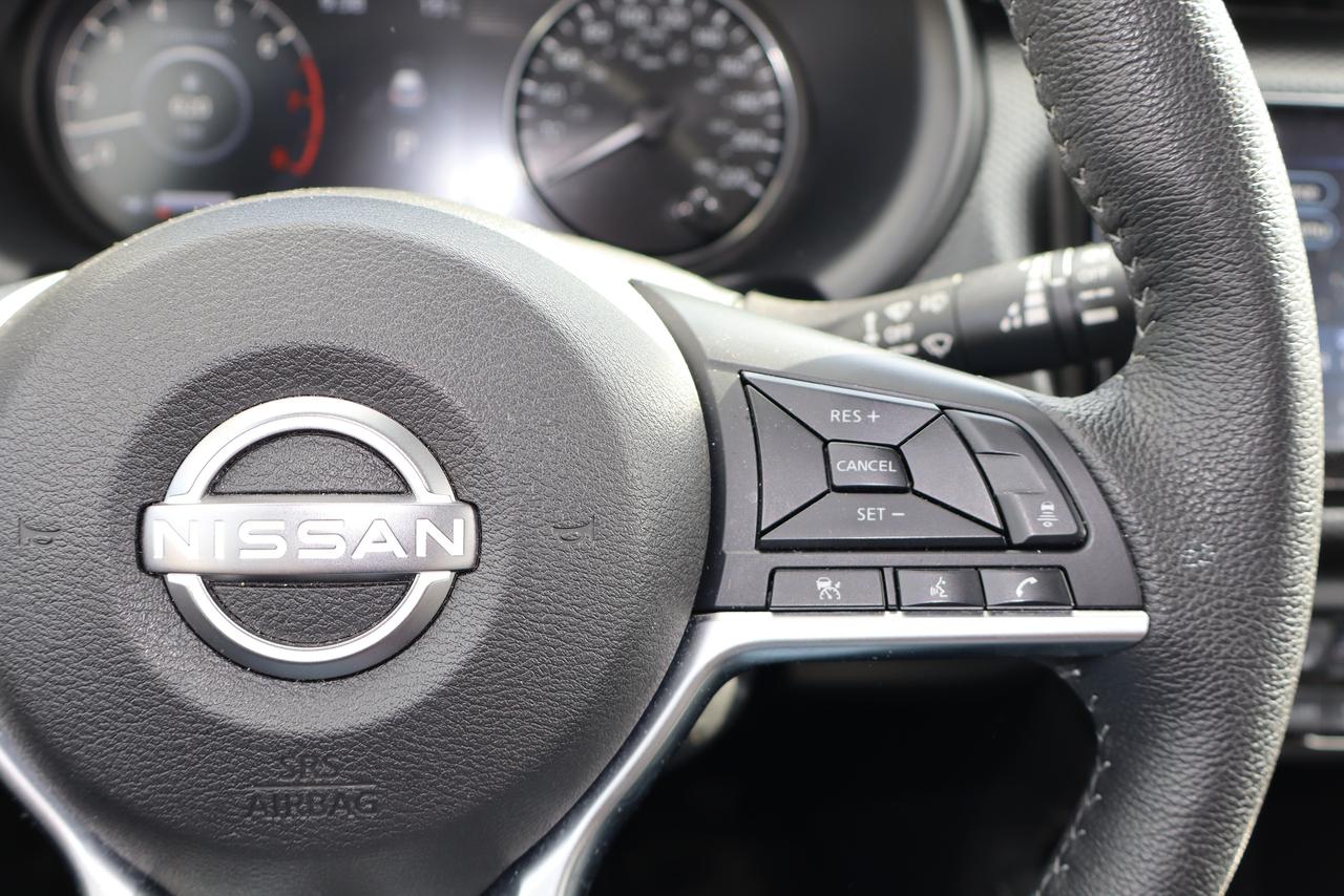 2025 Nissan Kicks SV Photo