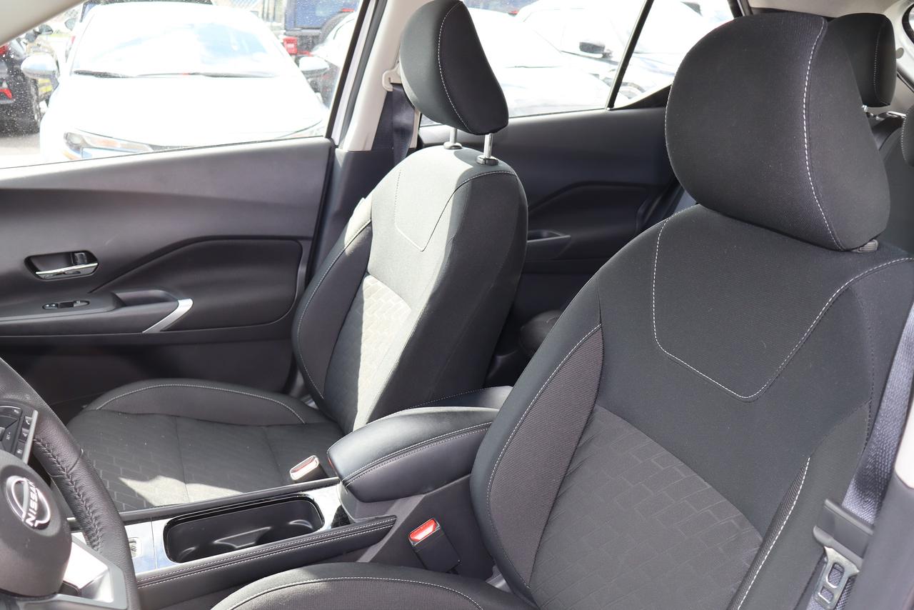2025 Nissan Kicks SV Photo