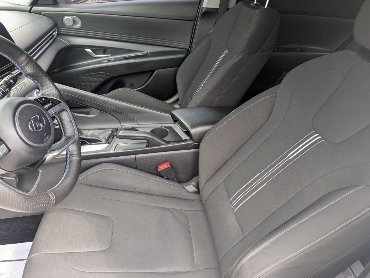 2023 Hyundai Elantra Preferred IVT w/Tech Pkg with APPLE CARPLAY!! Photo