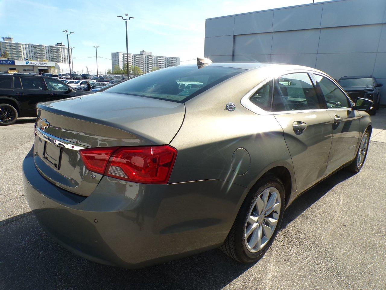2017 Chevrolet Impala LT Photo3