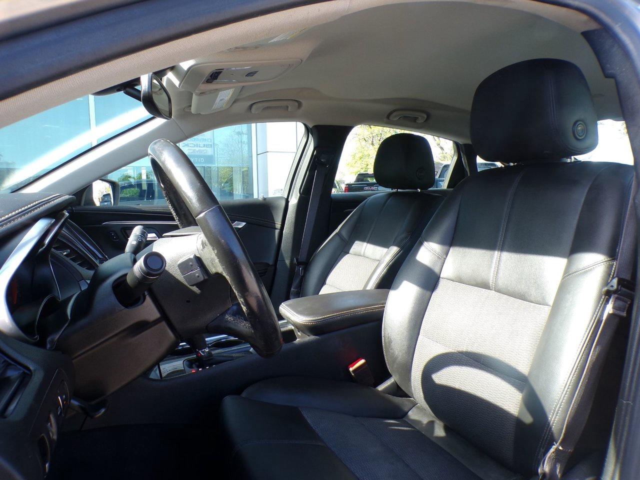 2017 Chevrolet Impala LT Photo
