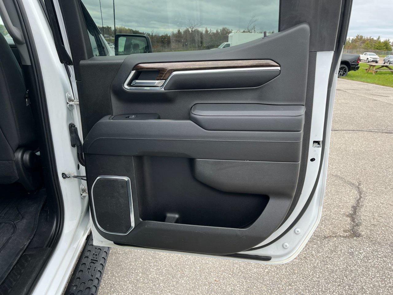 2022 GMC Sierra 1500 4WD Crew Cab 157 Elevation Photo