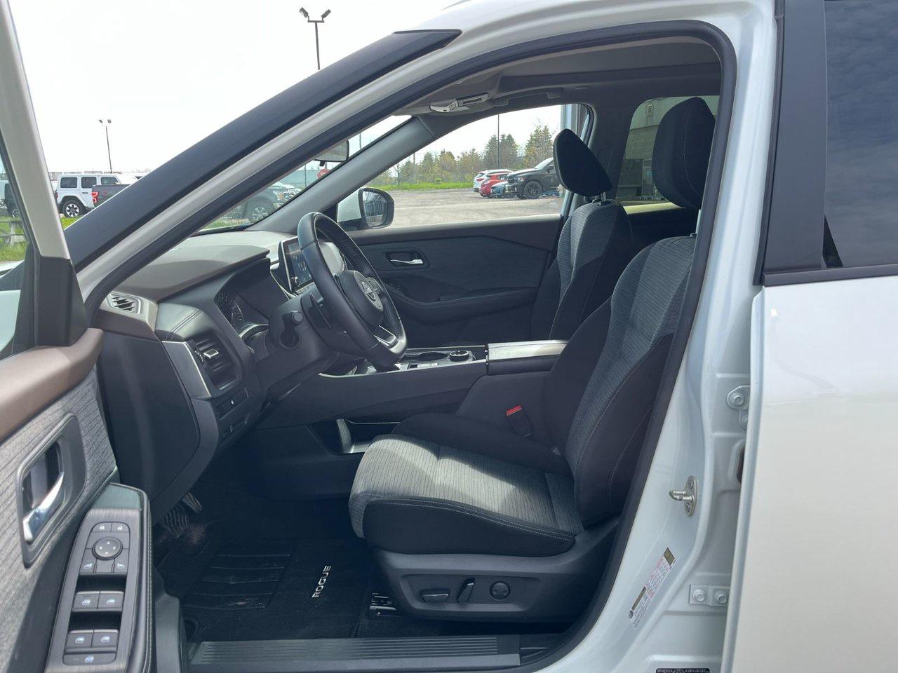 2023 Nissan Rogue AWD SV Moonroof Photo