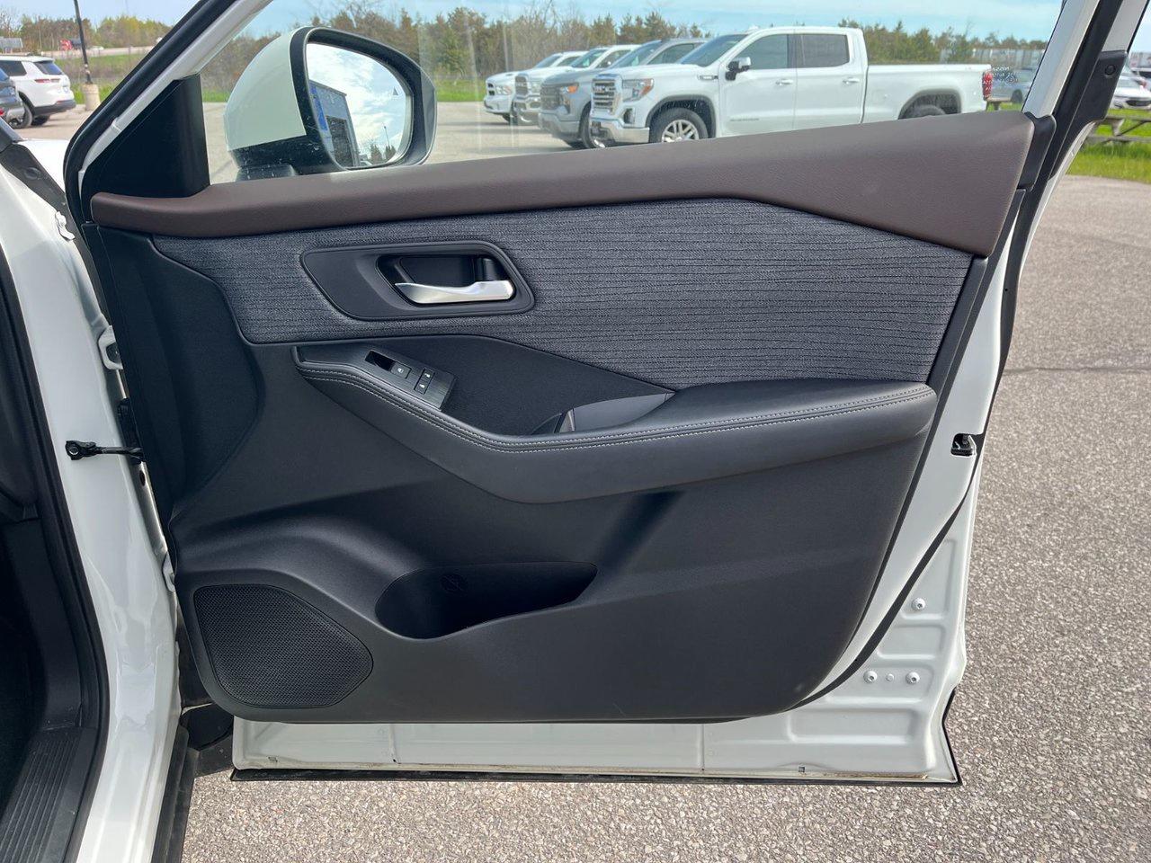 2023 Nissan Rogue AWD SV Moonroof Photo
