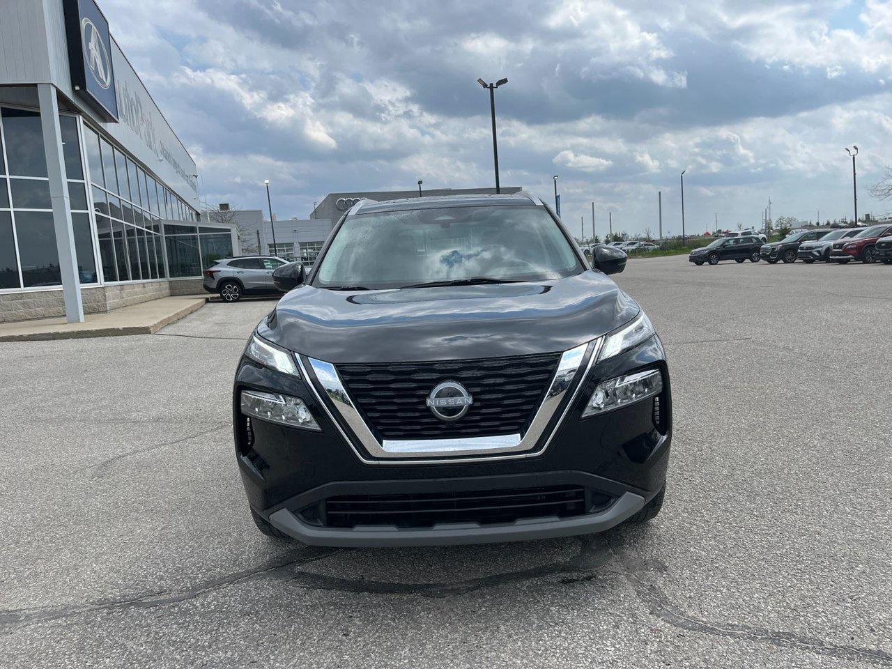 2023 Nissan Rogue SV AWD Photo2