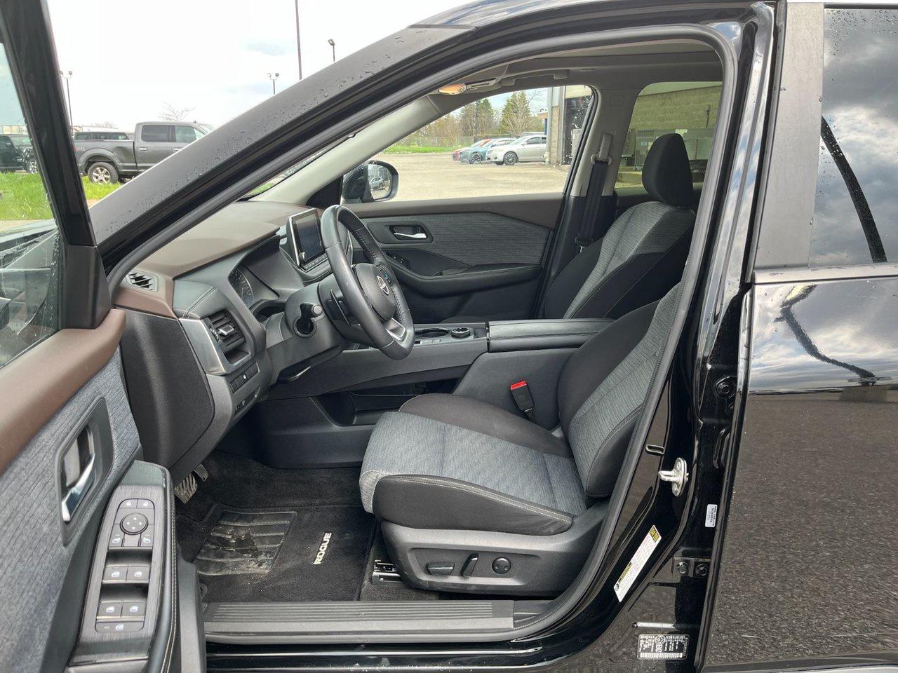 2023 Nissan Rogue SV AWD Photo