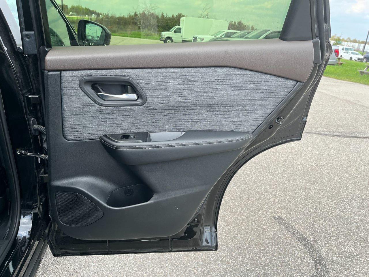 2023 Nissan Rogue SV AWD Photo