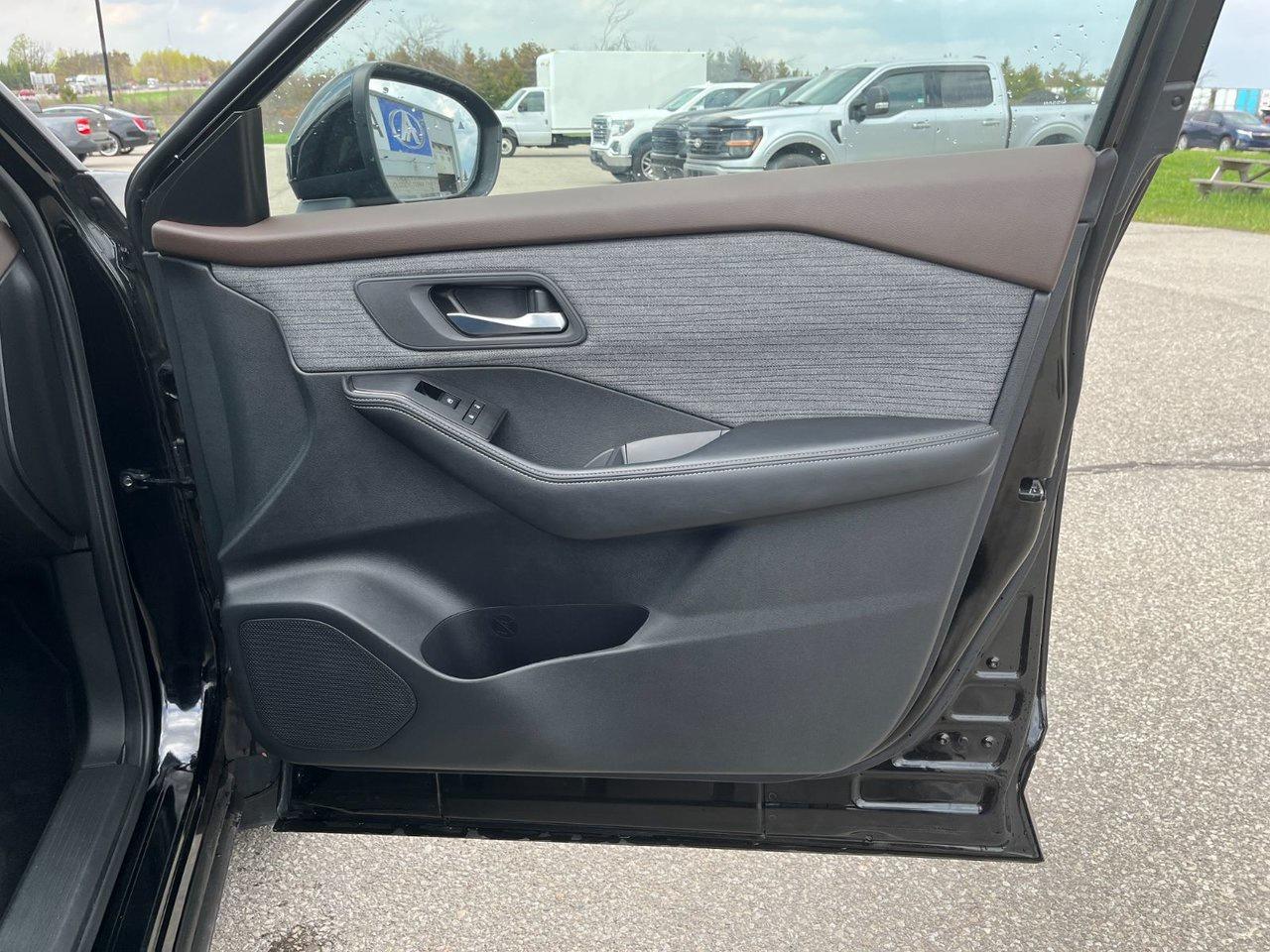 2023 Nissan Rogue SV AWD Photo