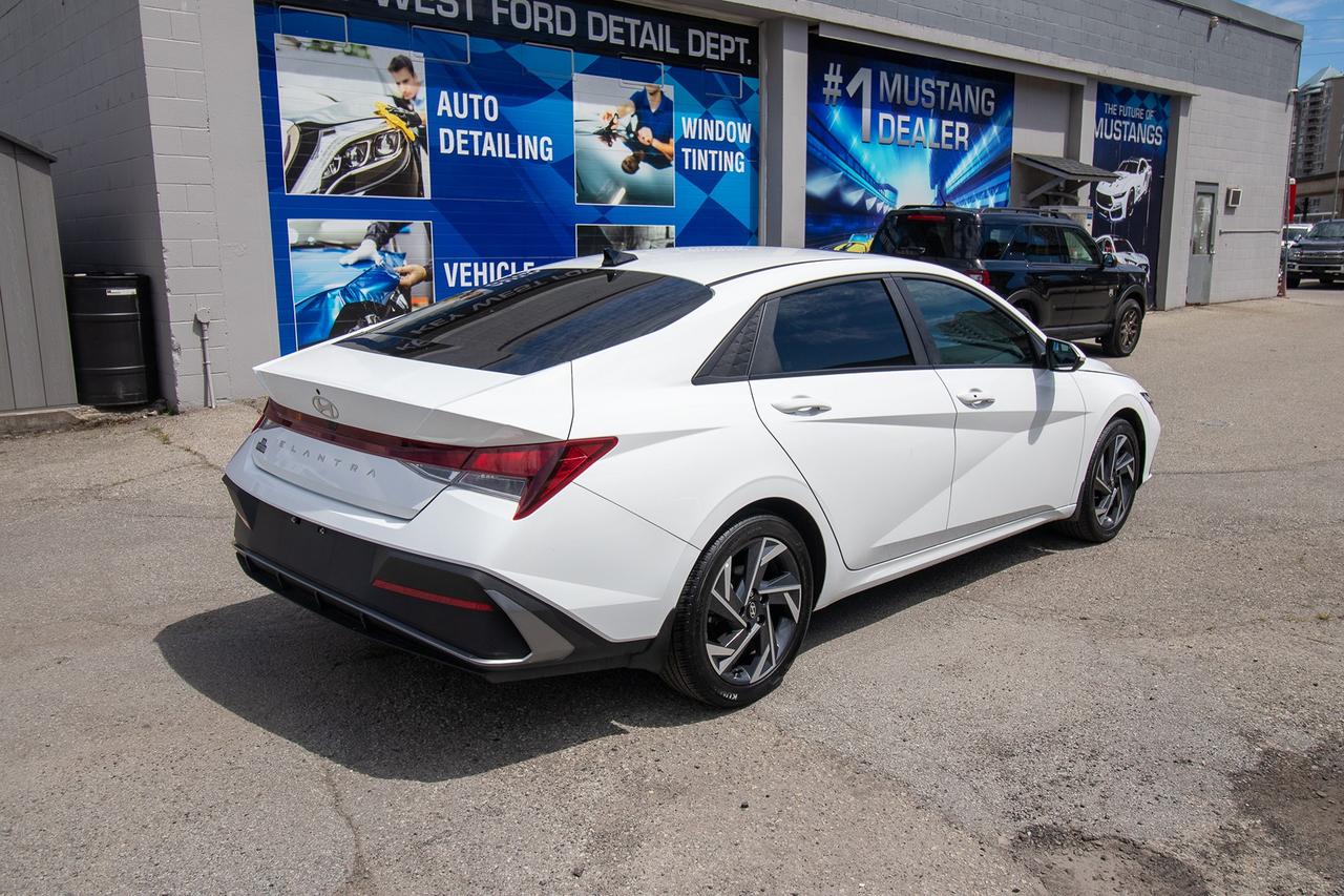 2024 Hyundai Elantra Preferred IVT w/Tech Pkg Photo4