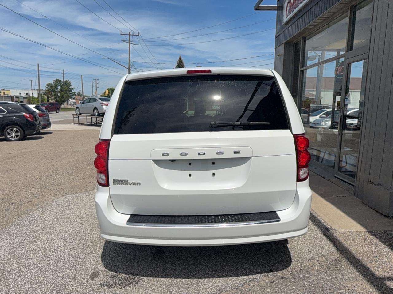 2015 Dodge Grand Caravan SXT Premium Plus Photo3